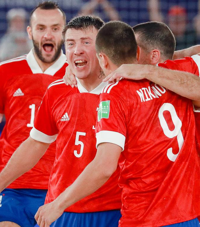 Трижды золотые на песке