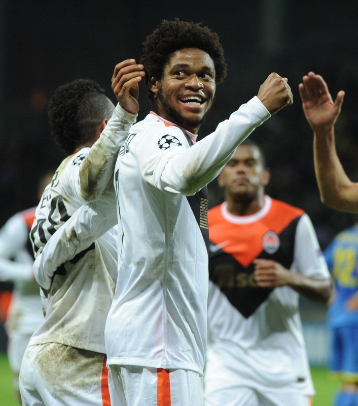 Луис Адриано догнал Месси