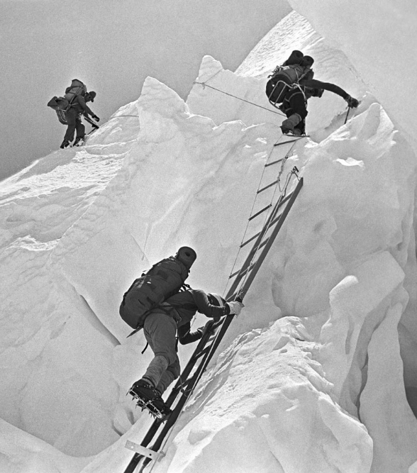 Советские альпинисты покорили Эверест