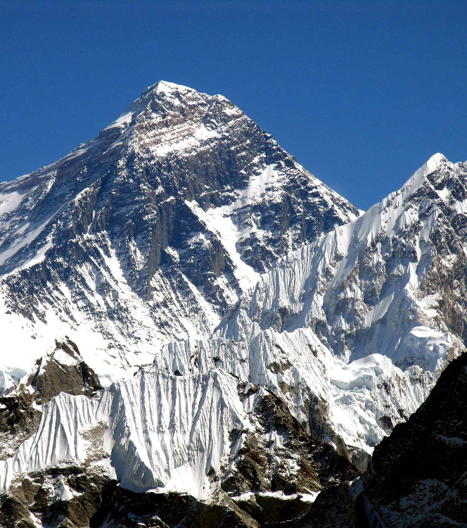 На Эверест идут одни старики