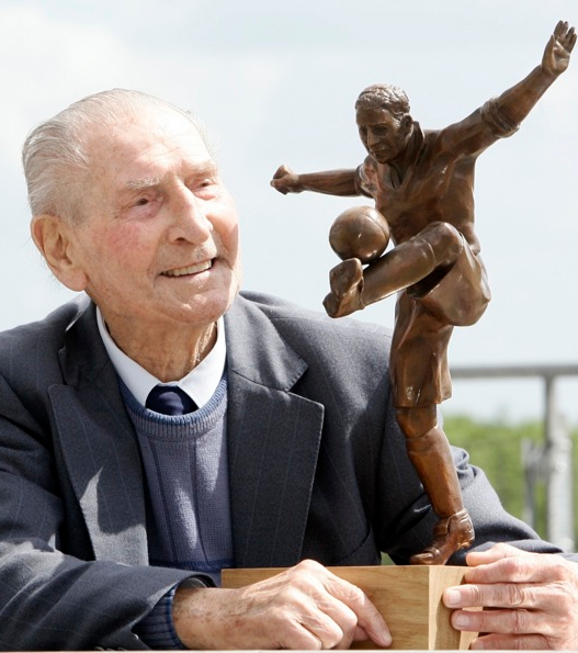 Старейший тренер подал в отставку