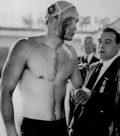 «Кровь в бассейне»