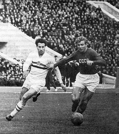 Первый матч на стадионе Ленина