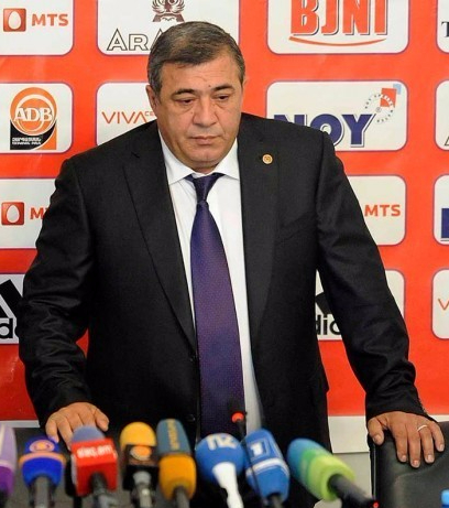 Всех судей - в отставку