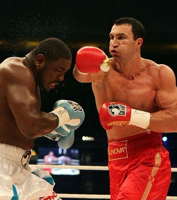 Кличко отобрал титул у Питера