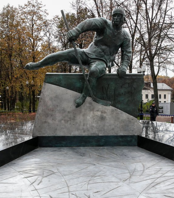 Памятник Харламову