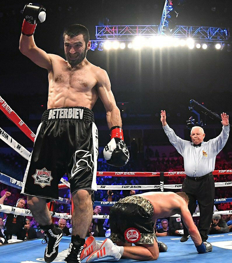 Бетербиев - чемпион