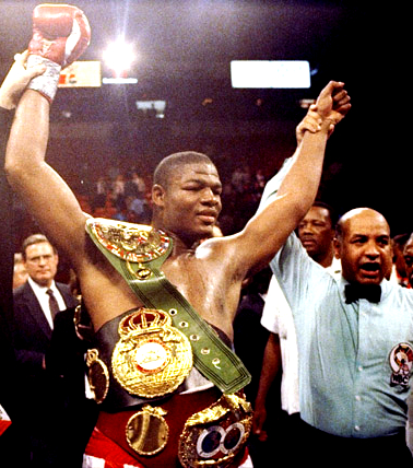 Боу побил Холифилда