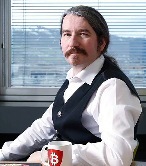 Зарплата в биткоинах за хоккей